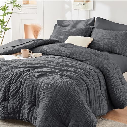 How to Choose a Comforter: Complete Buyer's Guide to Fill Power, Materials, and Sizing